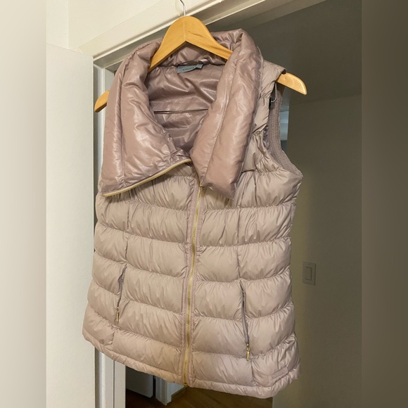 Athleta Downabout Puffer Vest - Picture 2 of 8